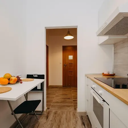 Old Town Apartment *